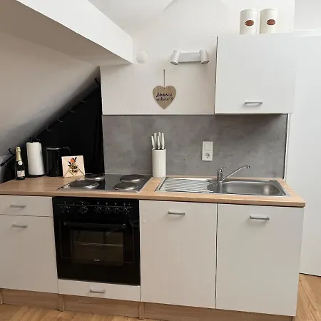 2 Dachwohnung Mit Burgblick Und Kingsize Bett شقة *