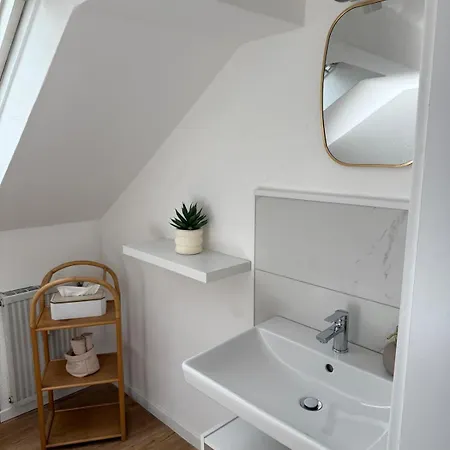 شقة 2 Dachwohnung Mit Burgblick Und Kingsize Bett Freudenberg am Main